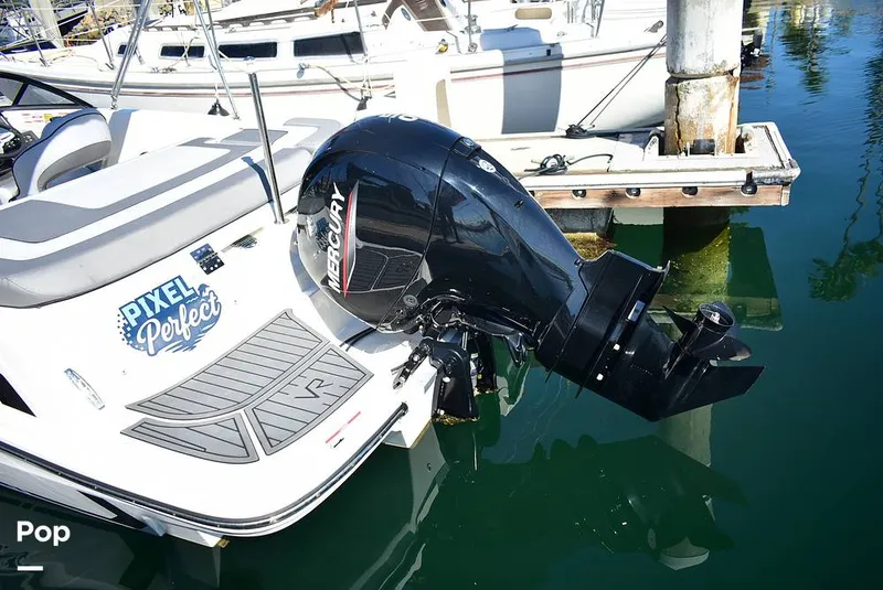 Slide: The Image of Bayliner VR5 2025 - 16720823