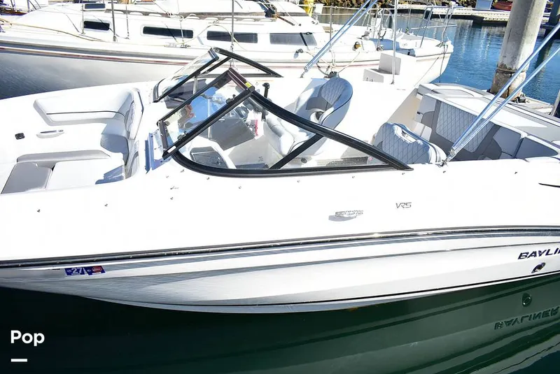 Slide: The Image of Bayliner VR5 2025 - 16720820