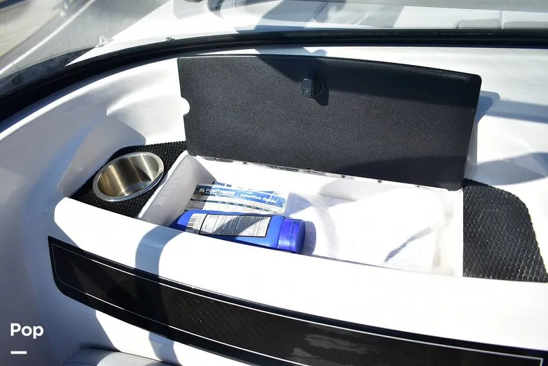 Slide: The Image of Bayliner VR5 2025 - 16720809