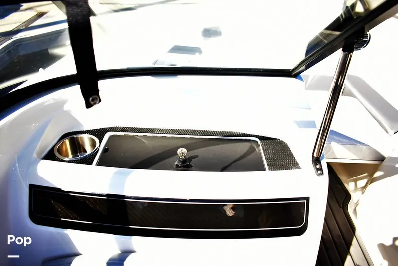 Slide: The Image of Bayliner VR5 2025 - 16720808