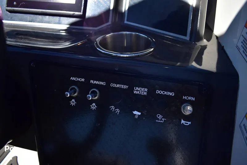 Slide: The Image of Bayliner VR5 2025 - 16720803