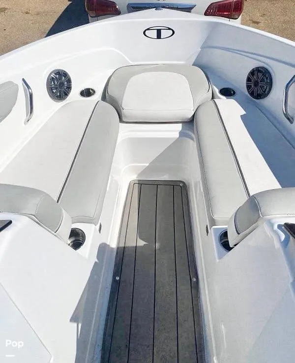 Slide: The Image of Bow Seating - 16782300