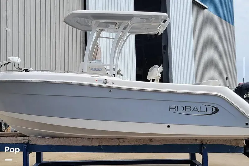 The Image of Robalo R222 2022 - 16700985