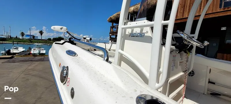 Slide: The Image of Robalo R222 2022 - 16765700