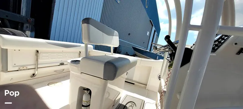 Slide: The Image of Robalo R222 2022 - 16765710