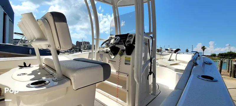 Slide: The Image of Robalo R222 2022 - 16765712