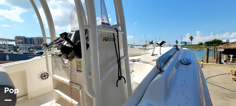 Slide: The Image of Robalo R222 2022 - 16765703