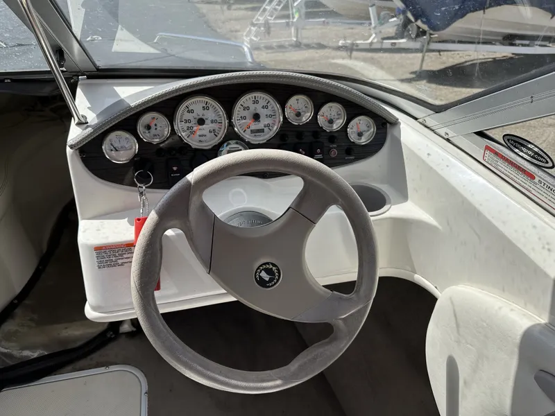 Slide: The Image of Stingray 185LS 2011 - 9