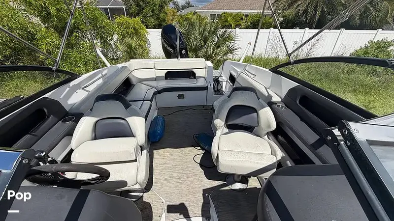 Slide: The Image of Rinker Q5 2018 - 16847328