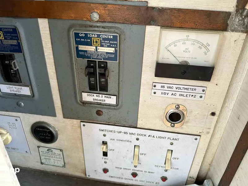 Slide: The Image of Chris-Craft Commander 38 1970 - 16719104