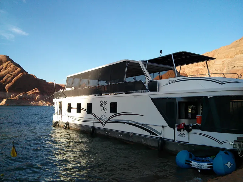 Slide: The Image of 2006 Sumerset Seas The Day Share 7 houseboat docked by rocky shore. - 15