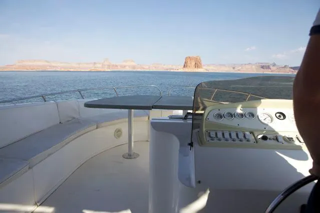 Slide: The Image of 2006 Sumerset Seas The Day Share 7 boat interior with scenic lake view. - 9