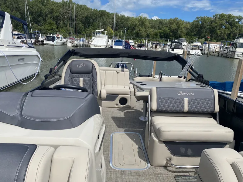 Slide: The Image of Barletta LUSSO 25UETT 2023 - 6