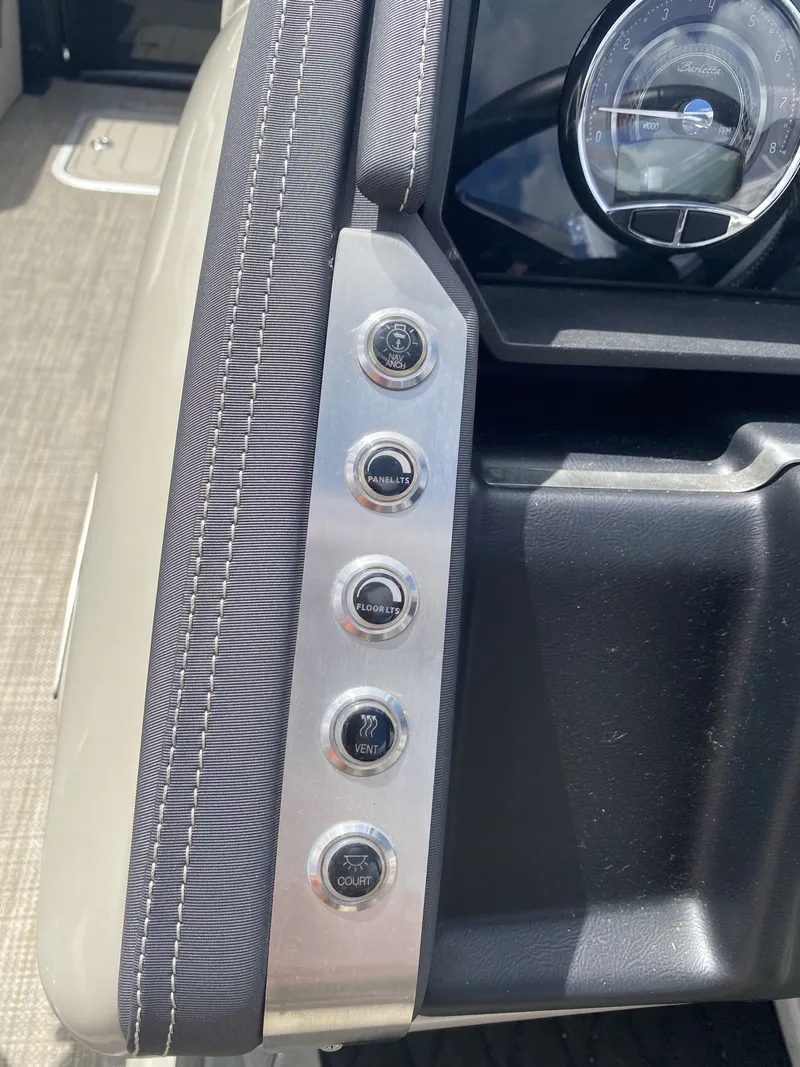 Slide: The Image of Barletta LUSSO 25UETT 2023 - 9