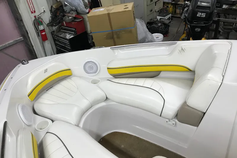Slide: The Image of Interior of a 2005 Four Winns 190 Horizon boat with white and yellow seating. - 18