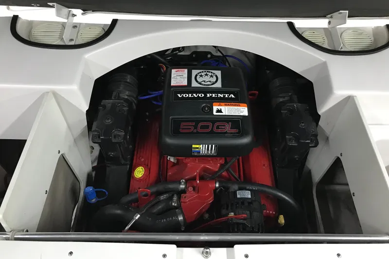 Slide: The Image of Volvo Penta 5.0GL engine in 2005 Four Winns 190 Horizon boat. - 24