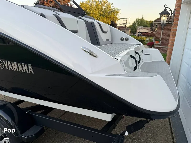 Slide: The Image of Yamaha AR220 2024 - 16793551