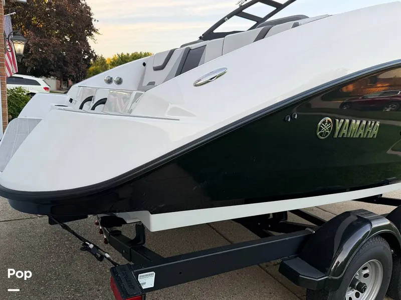 Slide: The Image of Yamaha AR220 2024 - 16793556