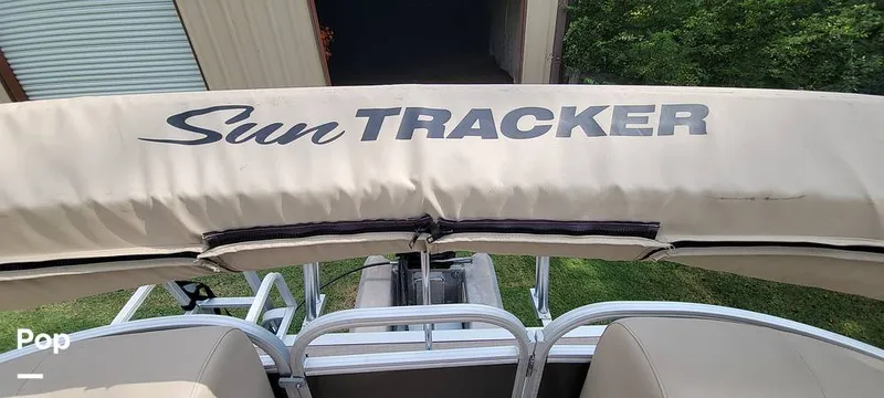 Slide: The Image of Sun Tracker Party Barge 22 DLX 2021 - 16767884