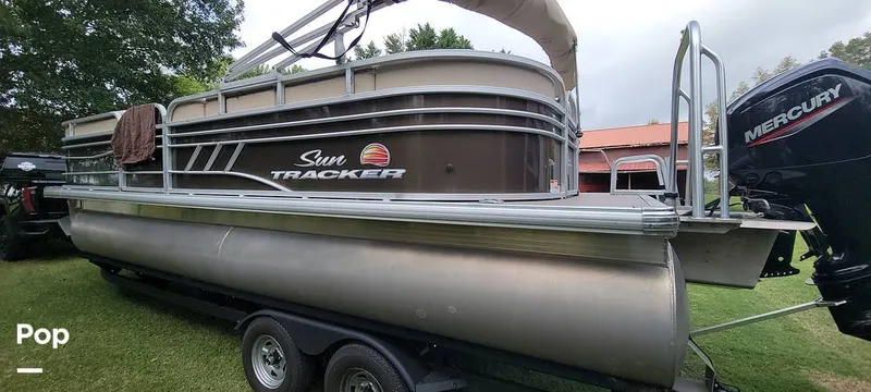 Slide: The Image of Sun Tracker Party Barge 22 DLX 2021 - 16767897