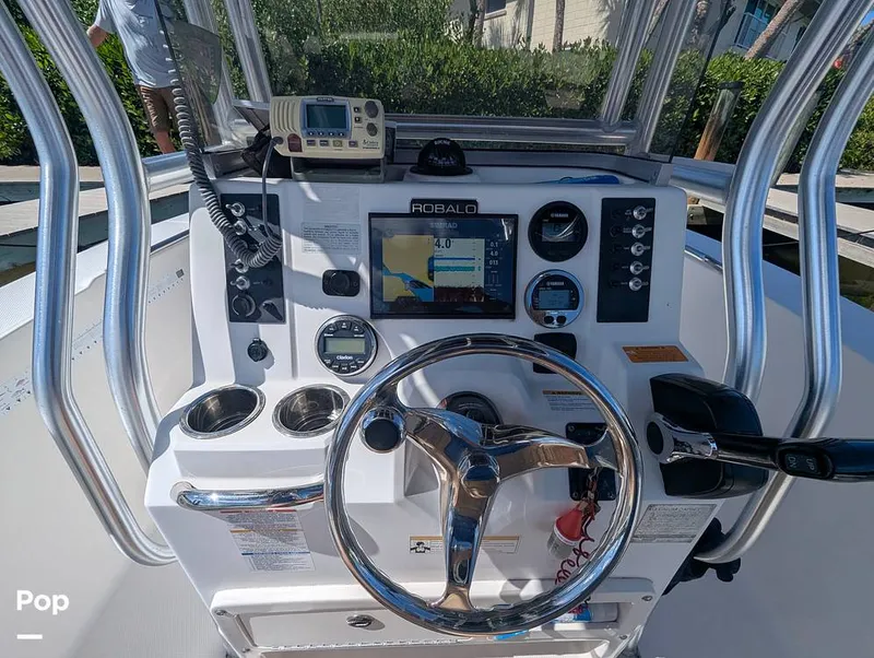 Slide: The Image of Robalo R200 2018 - 16753312