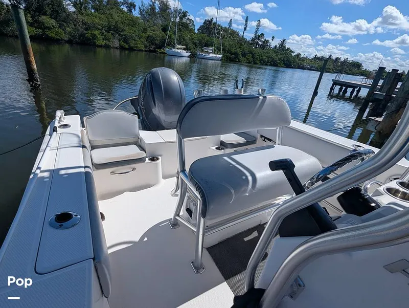 Slide: The Image of Robalo R200 2018 - 16753309