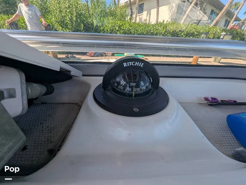 Slide: The Image of Robalo R200 2018 - 16753321