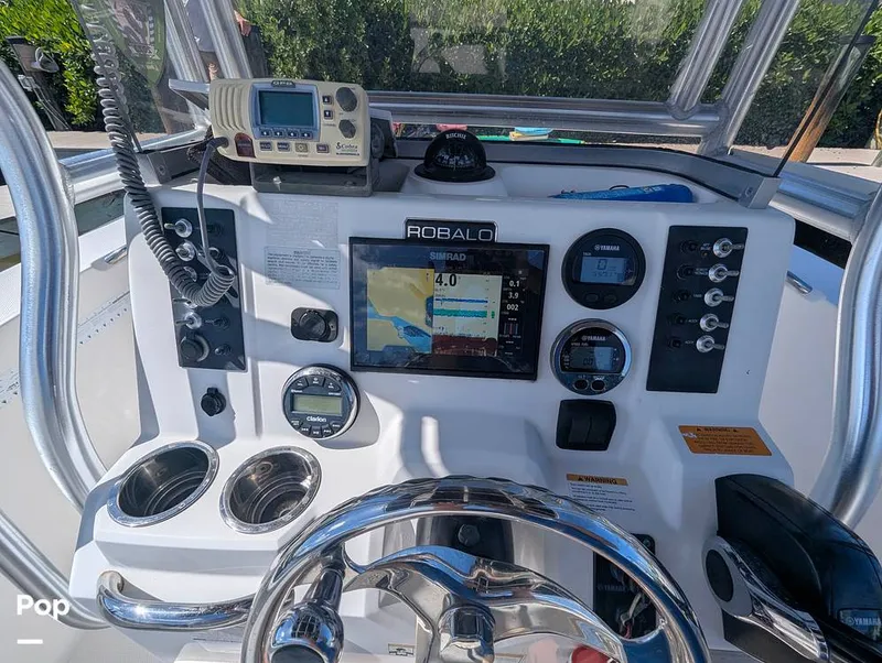 Slide: The Image of Robalo R200 2018 - 16753310