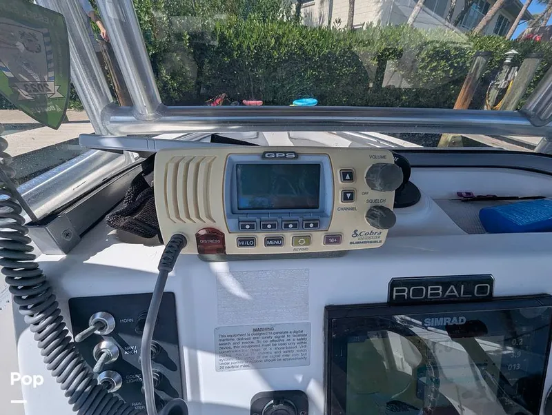Slide: The Image of Robalo R200 2018 - 16753313