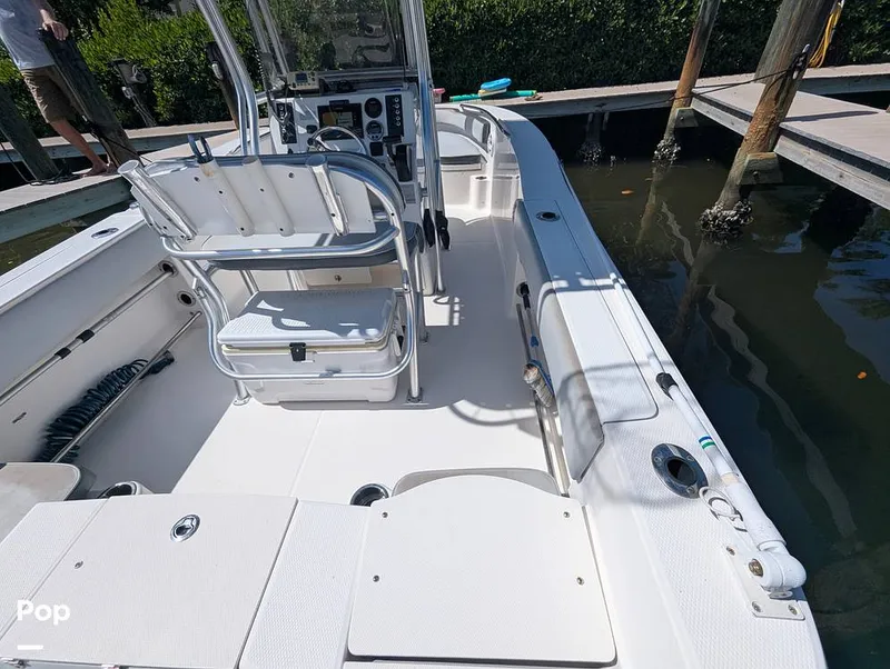 Slide: The Image of Robalo R200 2018 - 16753352