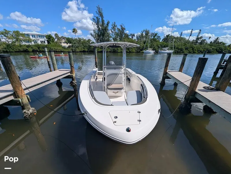 Slide: The Image of Robalo R200 2018 - 16753382
