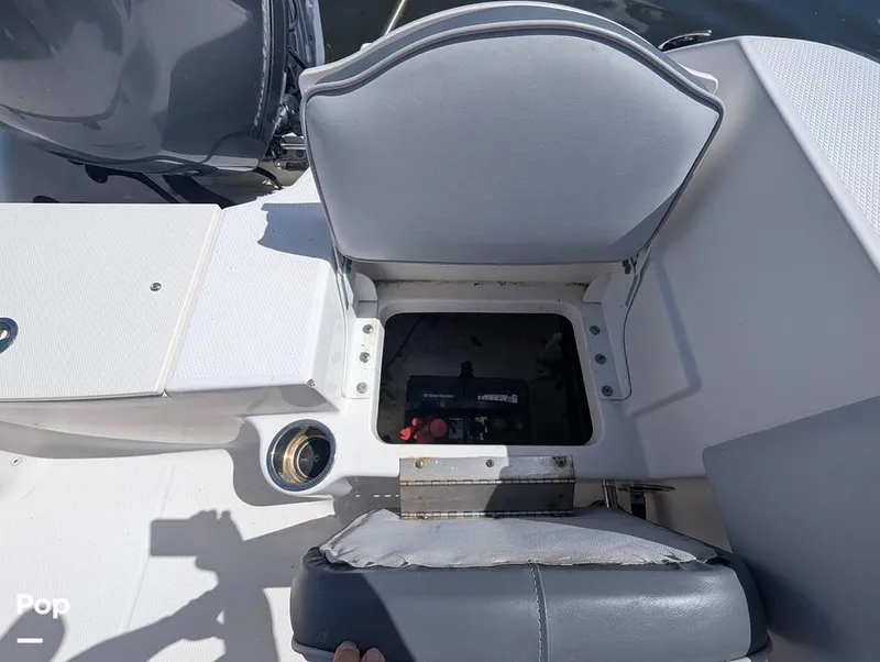 Slide: The Image of Robalo R200 2018 - 16753335