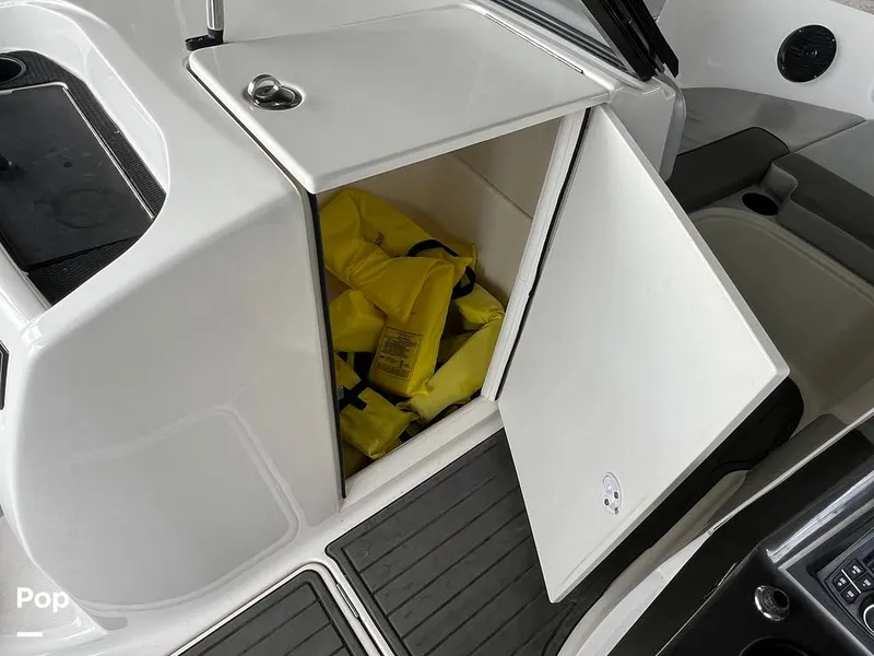Slide: The Image of Bayliner VR6 OB 2023 - 16750632