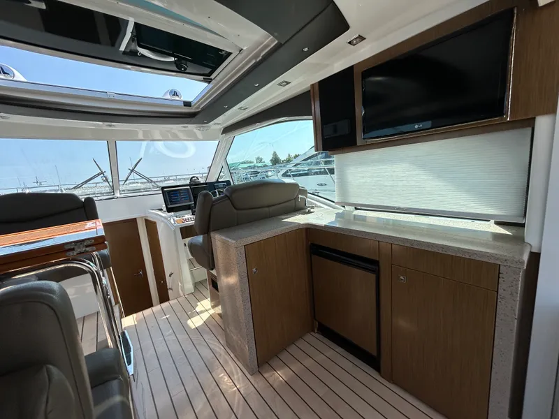 Slide: The Image of Cruisers Yachts 41 CANTIUS 2013 - 14