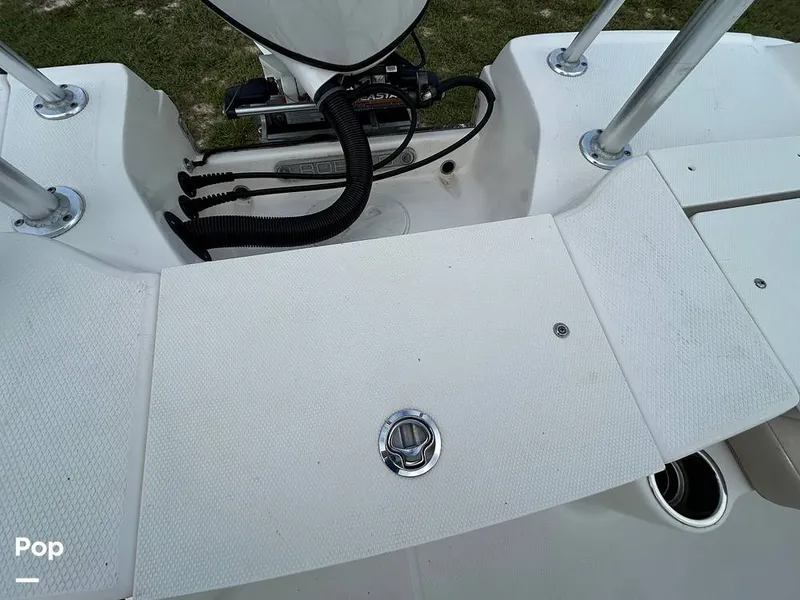 Slide: The Image of Robalo R-180 CC 2019 - 16781521