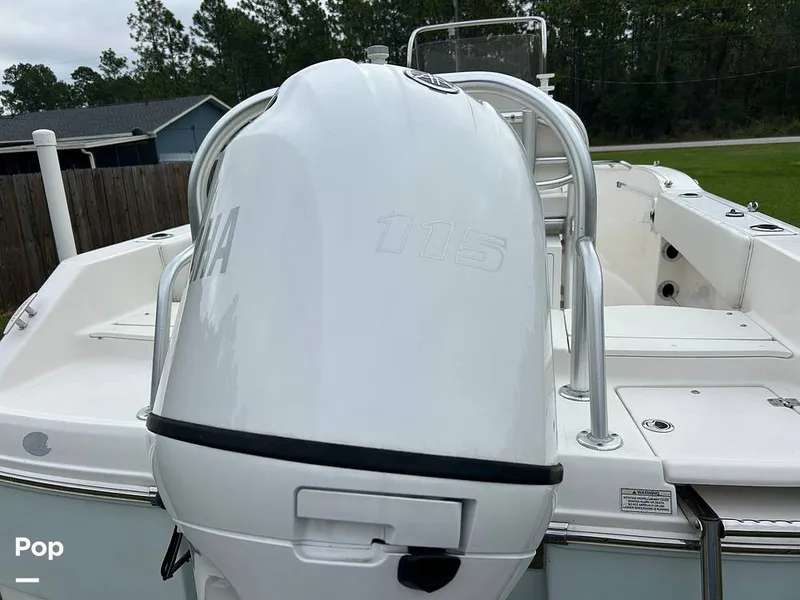 Slide: The Image of Robalo R-180 CC 2019 - 16781437