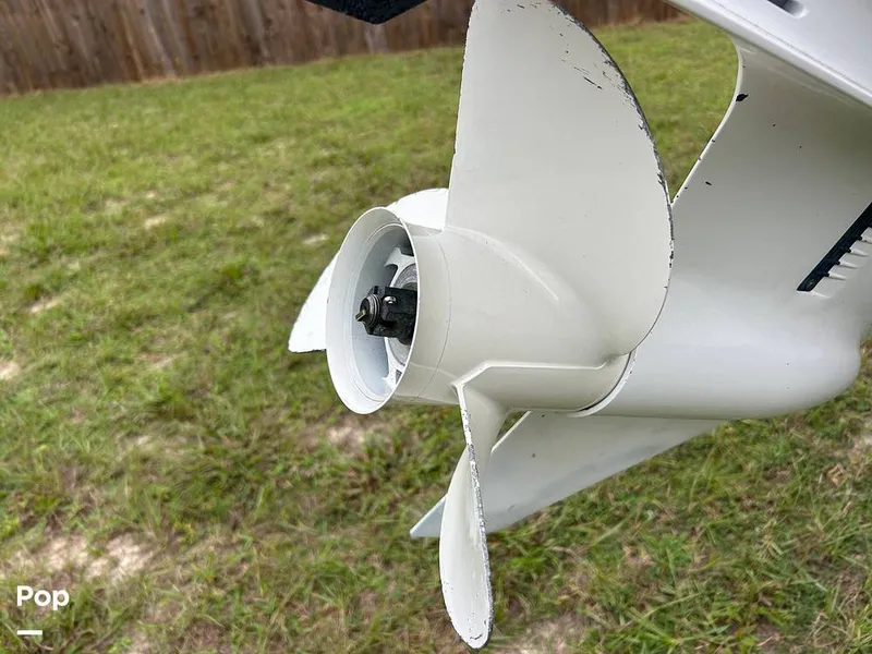 Slide: The Image of Robalo R-180 CC 2019 - 16781442