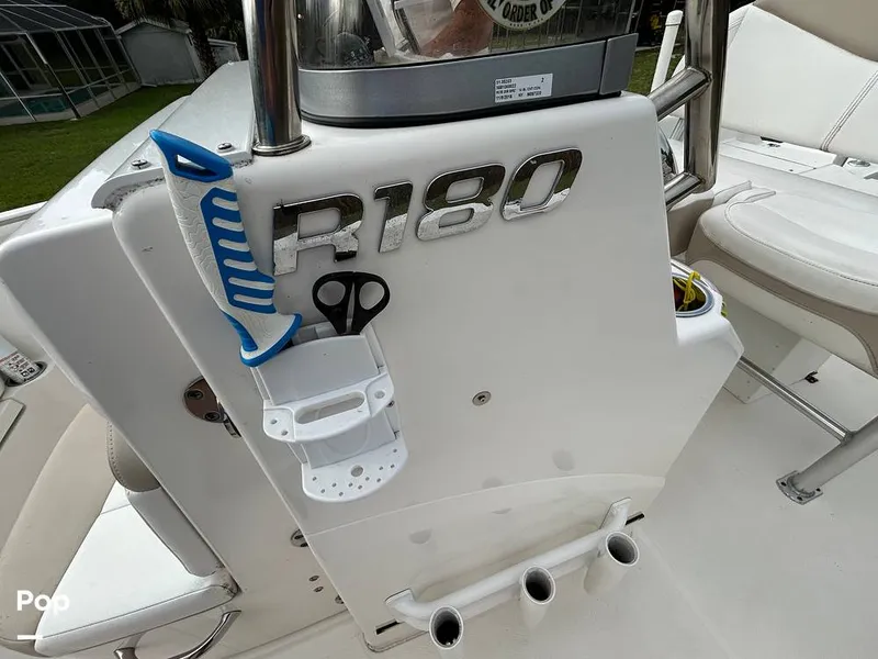 Slide: The Image of Robalo R-180 CC 2019 - 16781497