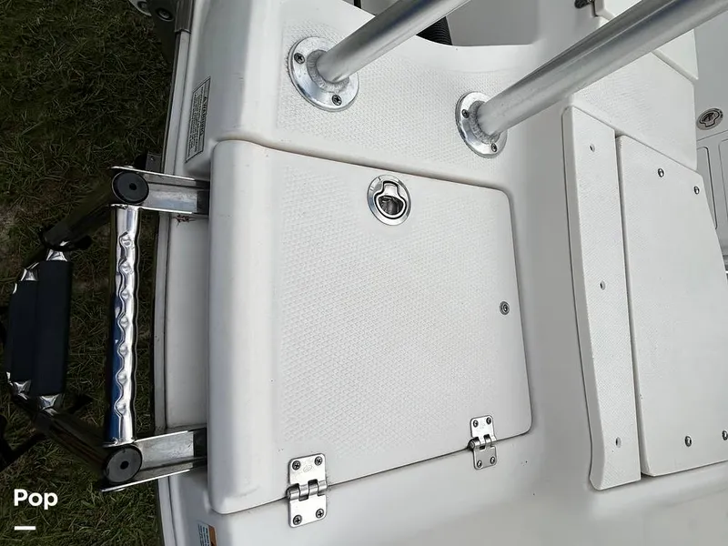 Slide: The Image of Robalo R-180 CC 2019 - 16781479