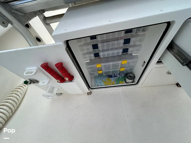 Slide: The Image of Robalo R-180 CC 2019 - 16781584