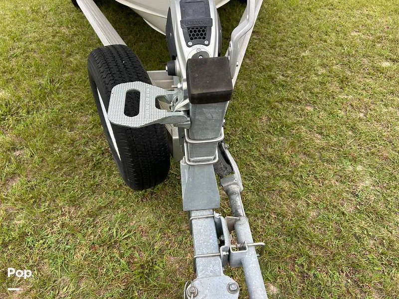 Slide: The Image of Robalo R-180 CC 2019 - 16781472