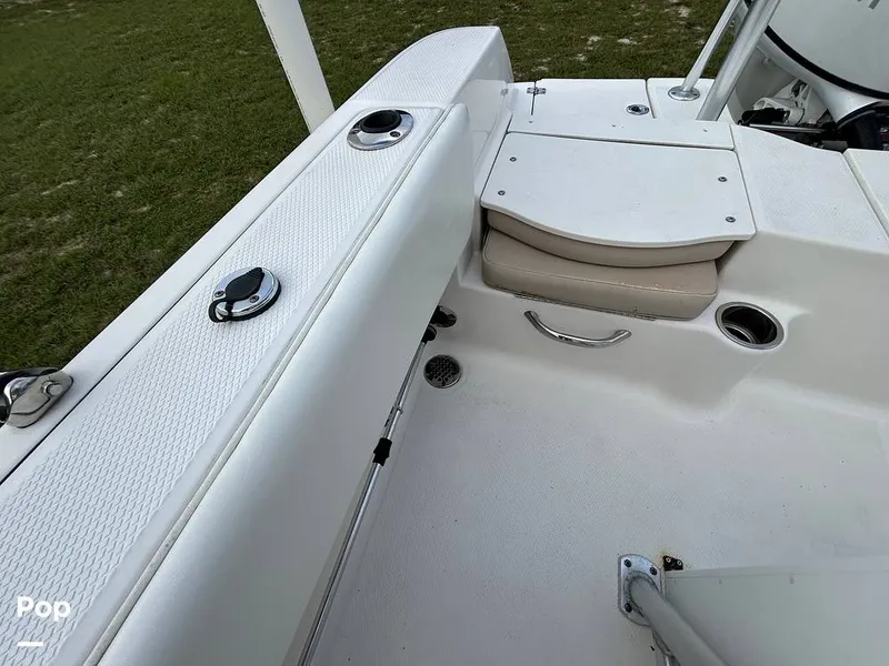 Slide: The Image of Robalo R-180 CC 2019 - 16781517