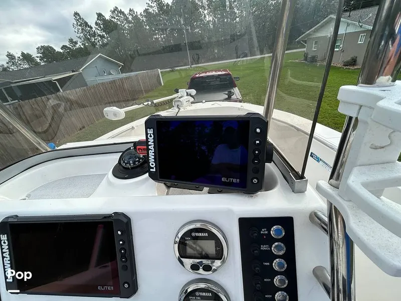 Slide: The Image of Robalo R-180 CC 2019 - 16781506