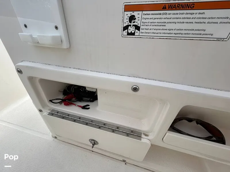 Slide: The Image of Robalo R-180 CC 2019 - 16781510