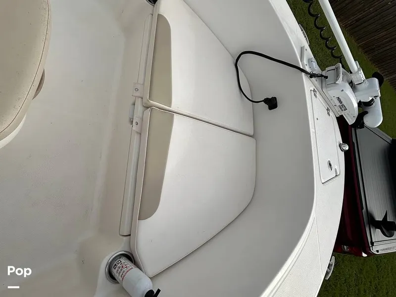 Slide: The Image of Robalo R-180 CC 2019 - 16781490