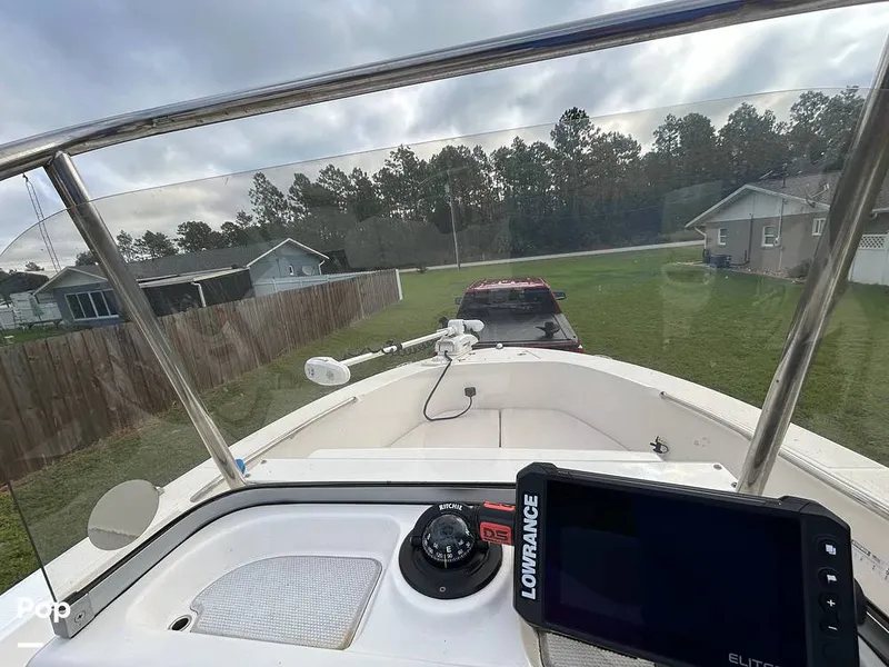 Slide: The Image of Robalo R-180 CC 2019 - 16781513