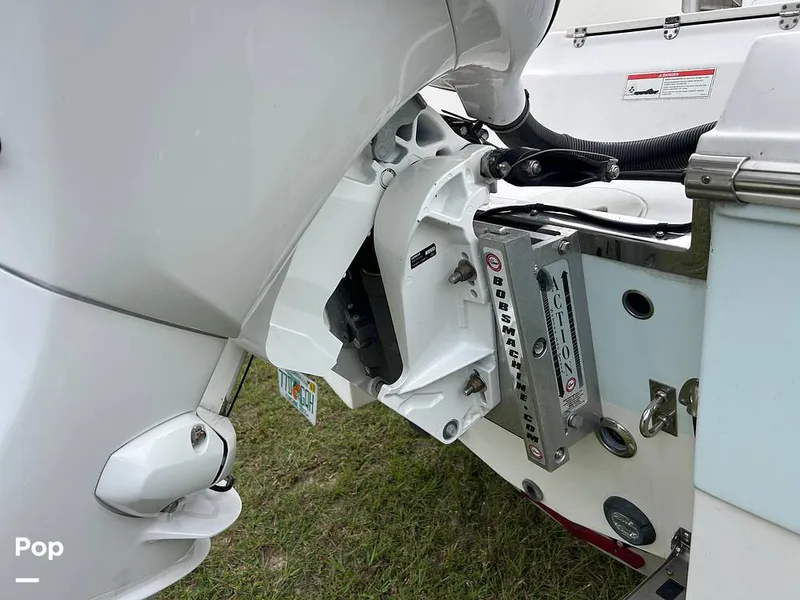 Slide: The Image of Robalo R-180 CC 2019 - 16781439
