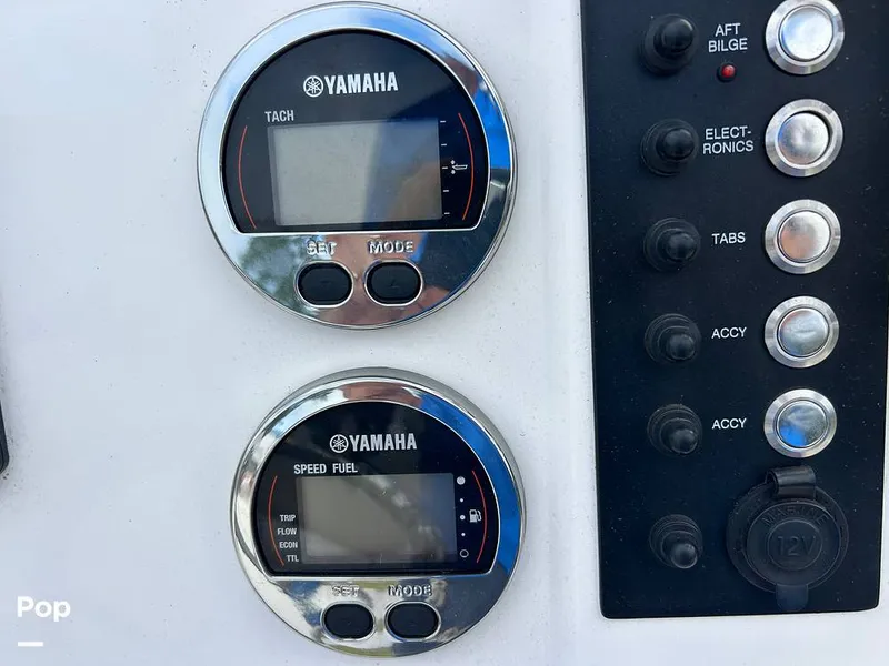 Slide: The Image of Robalo R-180 CC 2019 - 16781511