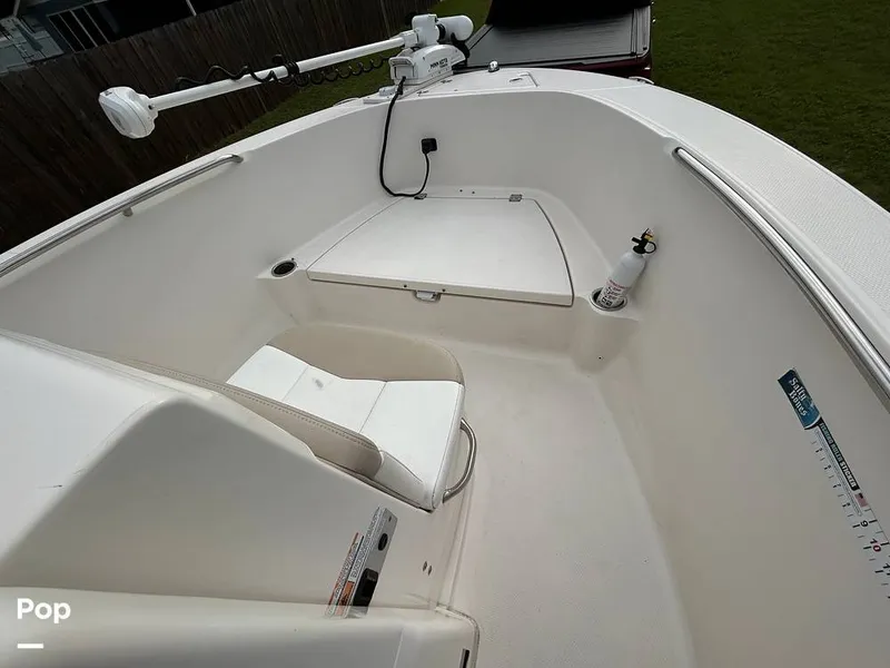 Slide: The Image of Robalo R-180 CC 2019 - 16781485