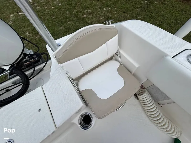 Slide: The Image of Robalo R-180 CC 2019 - 16781524